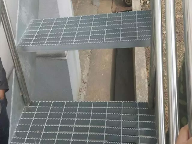 T4 step plate