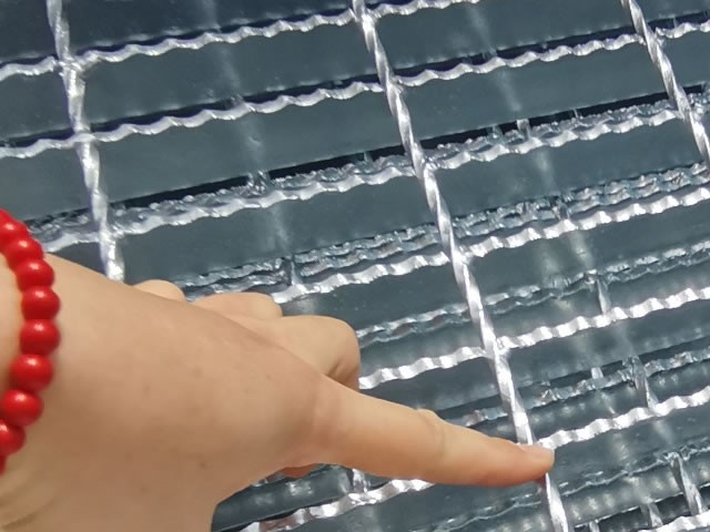 anti - slip steel grating