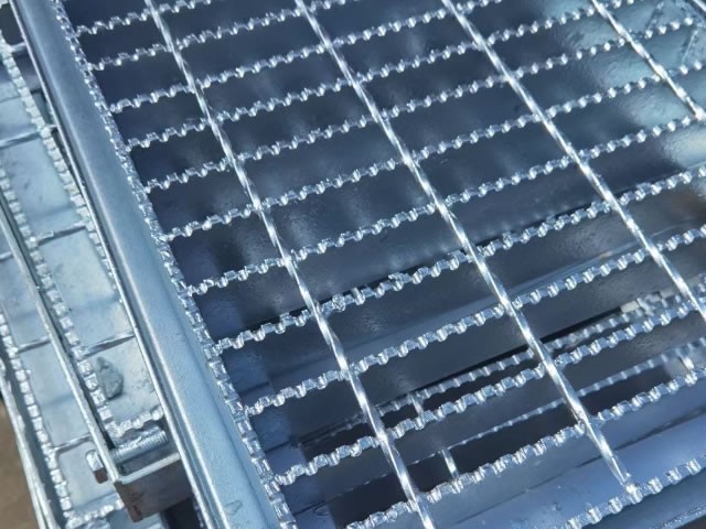anti - slip steel grating